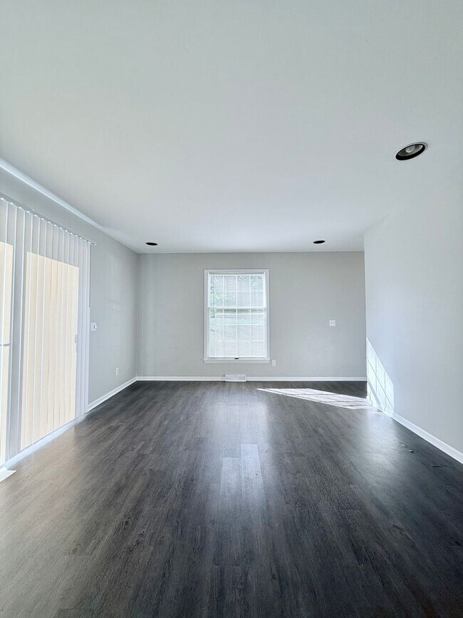 Building Photo - 276 Fairway Ct