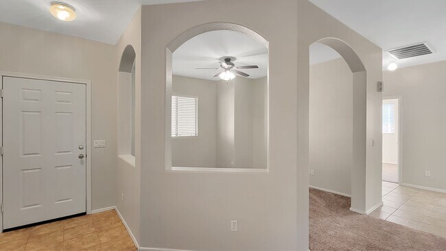 Building Photo - Great location near Bell Rd in Surprise! A...