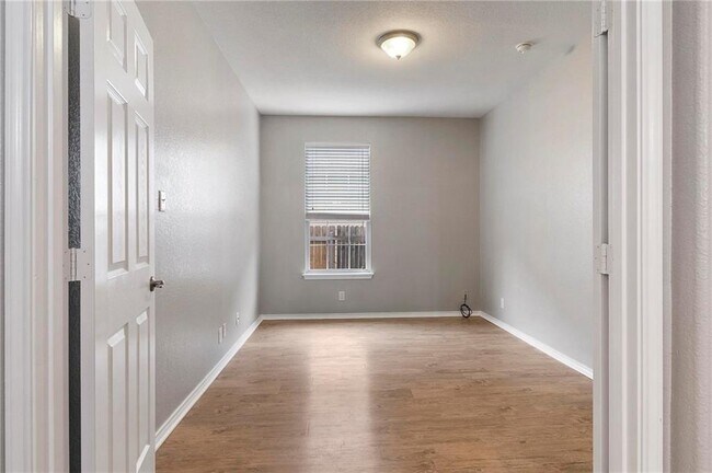 Building Photo - 534 Apricot Dr