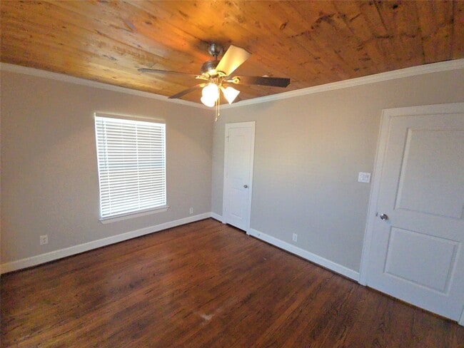 Building Photo - 210 Olive Ave