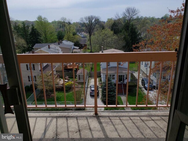 Building Photo - 130 Slade Ave