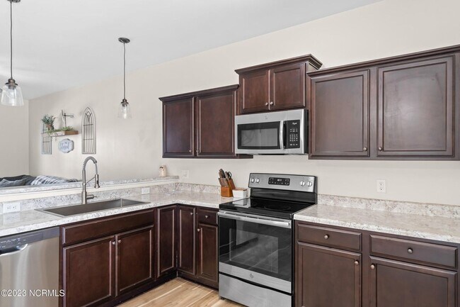 Building Photo - Modern Sneads Ferry Townhome with Private Fenced Yard