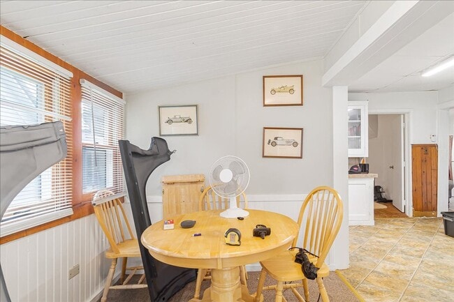 Building Photo - 212 W North St