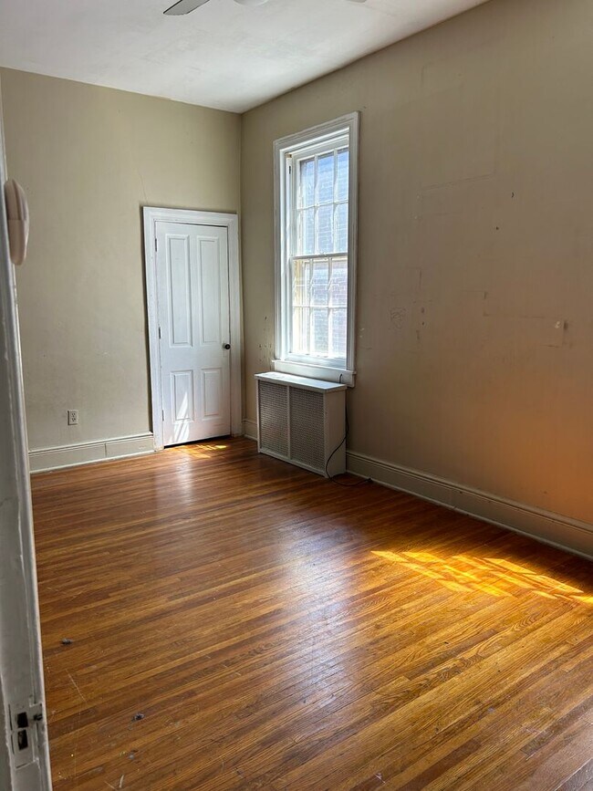 Building Photo - 475 W Market St