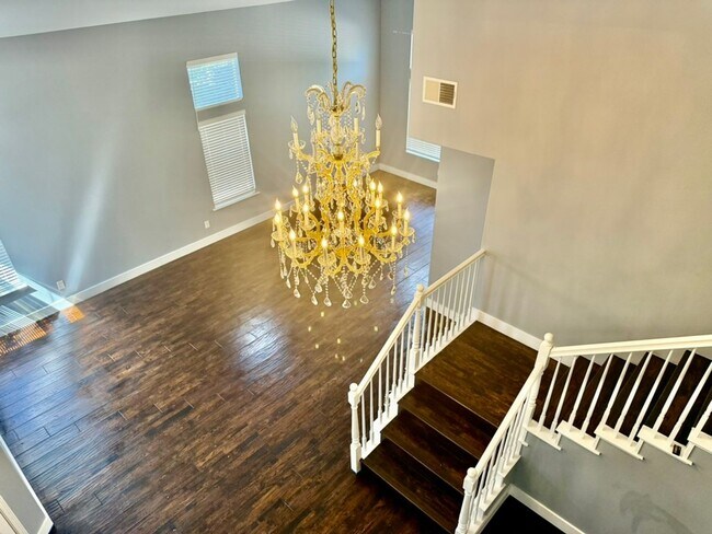 Building Photo - EPIC REA - Fully Renovated 5BR/3BA Home in Lone Tree Estates