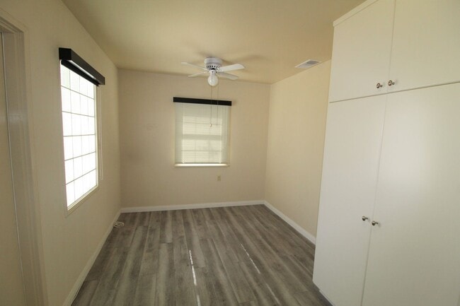 Building Photo - Quaint Home in Desirable Midtown Neighborhood!