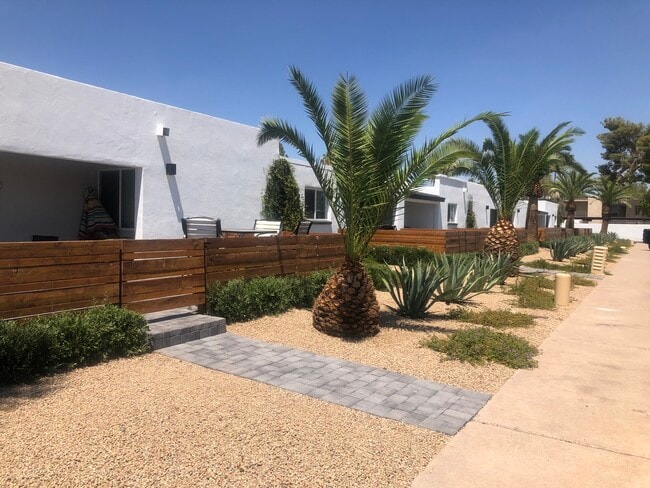 Building Photo - Seven Casitas