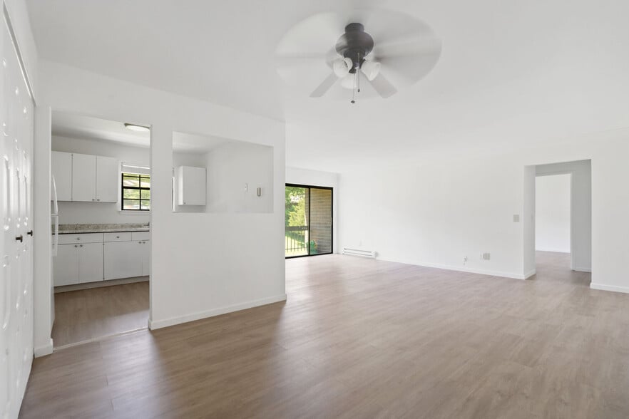 Building Photo - Brook Bridge Apartments