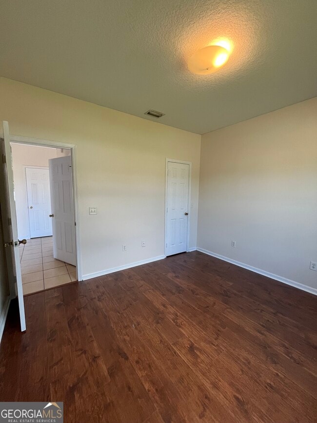 Building Photo - 204 Royal Palms Ave