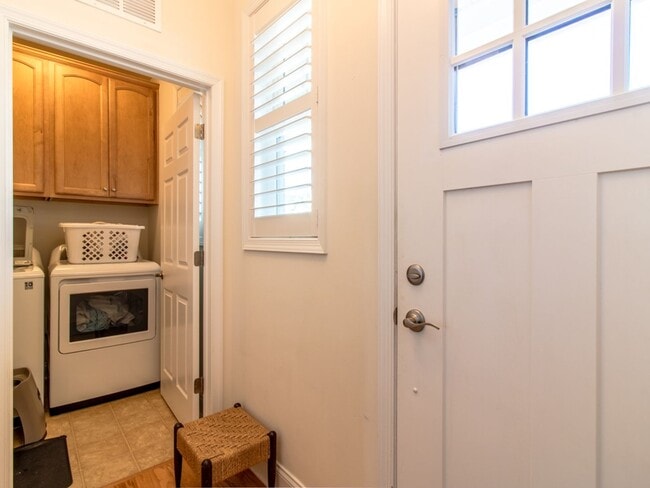 Building Photo - Unfurnished Year-Round Rental: 4BR End-Unit Townhome in Governors Near Downtown Lewes & Bike Trail