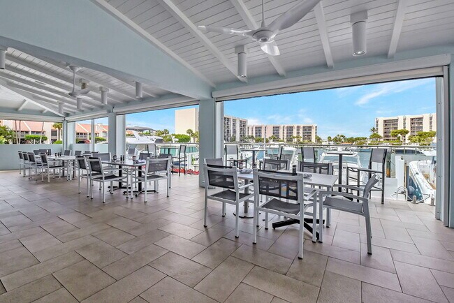 Building Photo - 2707 N Ocean Blvd