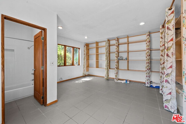 Building Photo - 2569 Patricia Ave