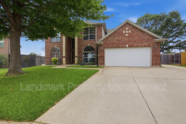 Building Photo - 2115 Lexington Dr