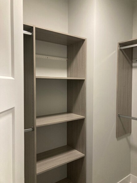 Building Photo - 372 Hazel Ave