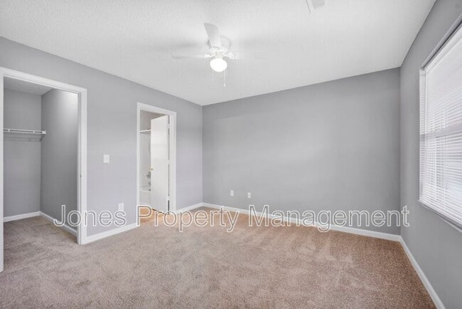 Building Photo - 307 Country Club Dr NE
