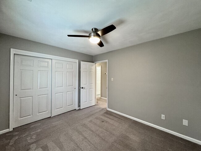 Building Photo - 4-Bedroom Home In Great Neck Meadows! Ready NOW!!! Fenced Backyard! HUGE Corner Lot! Dog Friendly!
