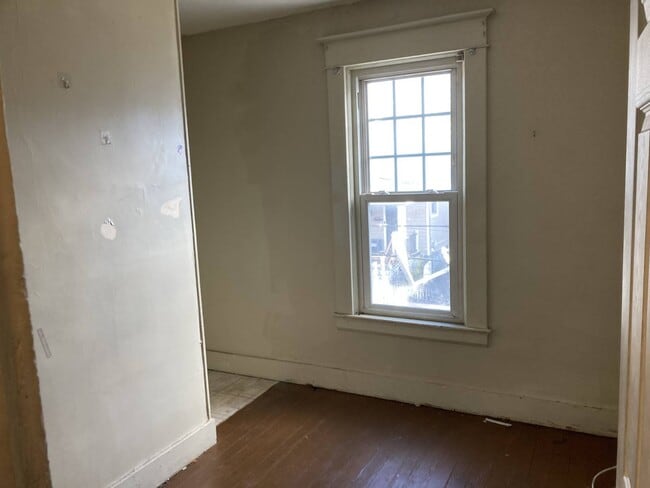 Building Photo - 6 Harvard St