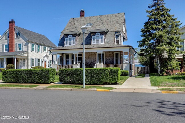 Building Photo - 307 Spier Ave