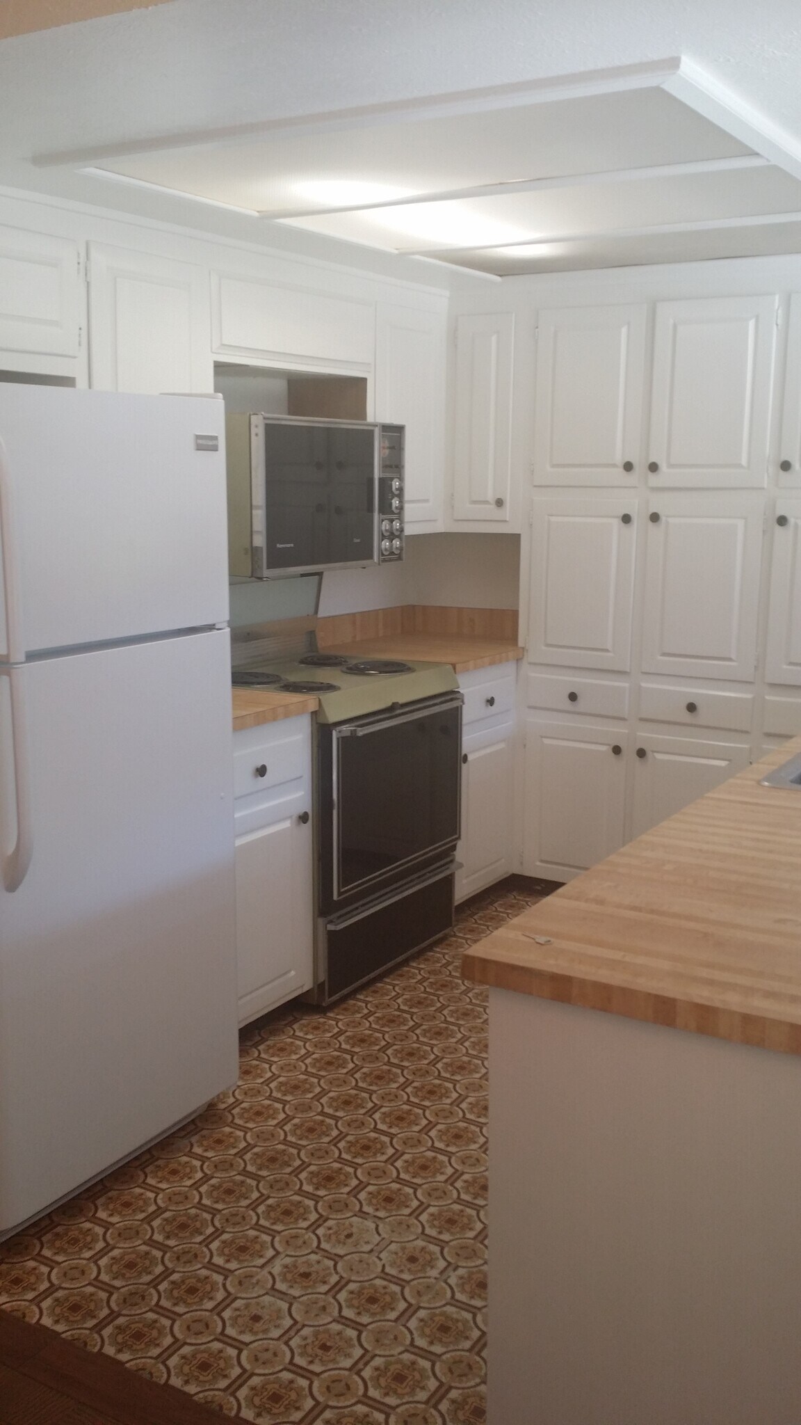 Building Photo - 2200 Cleopatra Pl NE