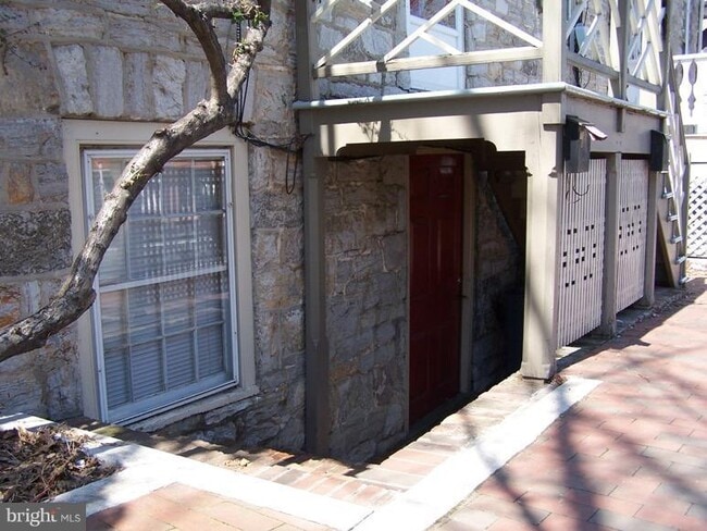 Building Photo - 403 S Braddock St