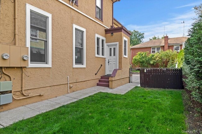 Building Photo - 78 Violet Ave