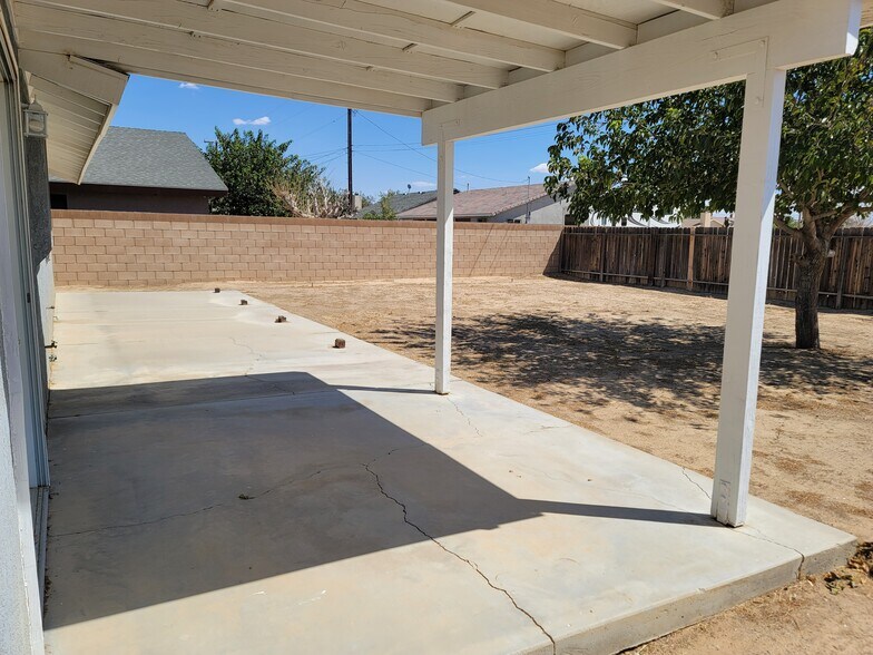 Building Photo - 9230 Karen Ave