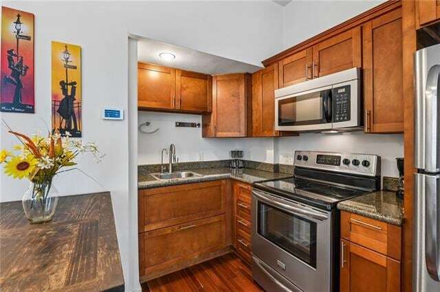 Building Photo - 1224 St Charles Ave