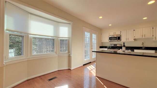 Building Photo - Fabulous 3BR/3.5BA Potomac Townhome, in In...