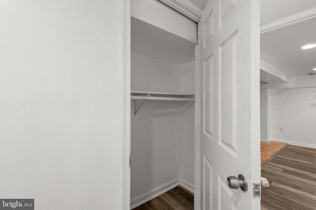 Building Photo - 141 Uhland Terrace NE