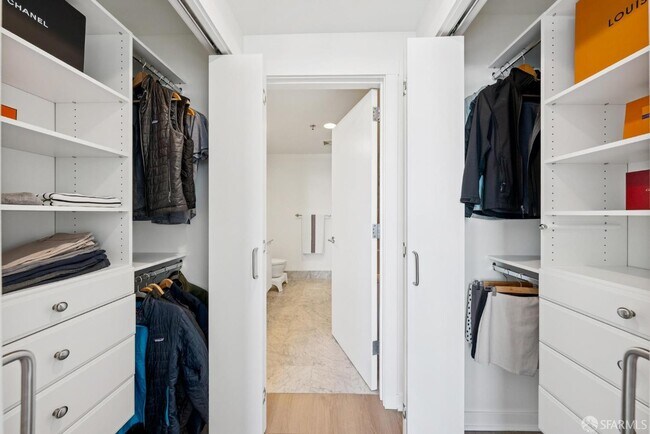 Building Photo - 501 Beale St