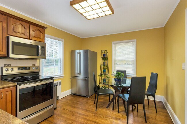 Building Photo - 15A Cherry Ln