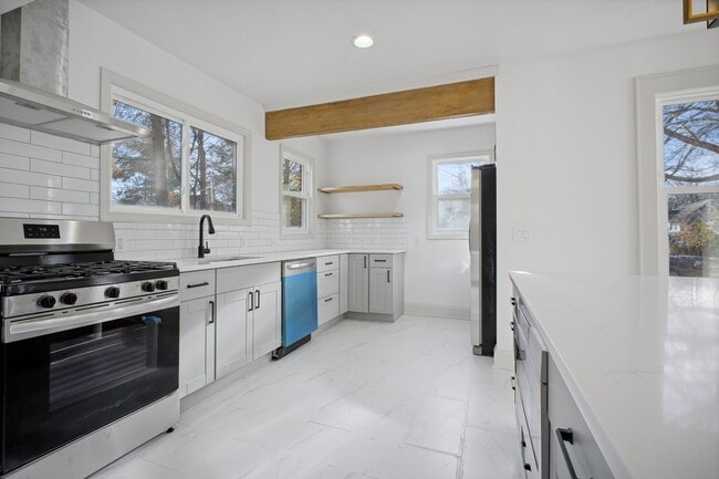 Building Photo - 344 Marlboro Rd