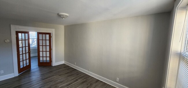 Building Photo - NEW Kitchen! Walk to NYC Train/Restaurants, Heat/HW, Pre-War Charm