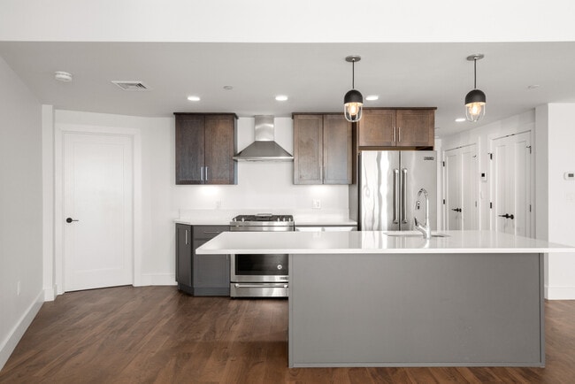 Building Photo - 26 Hichborn St