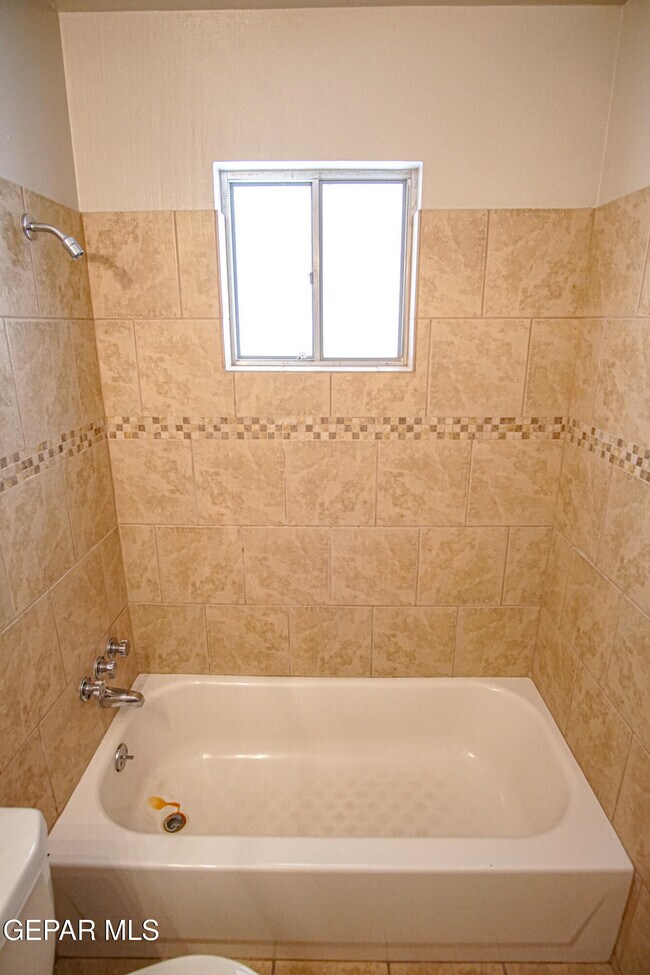 Building Photo - 3530 Hamilton Ave