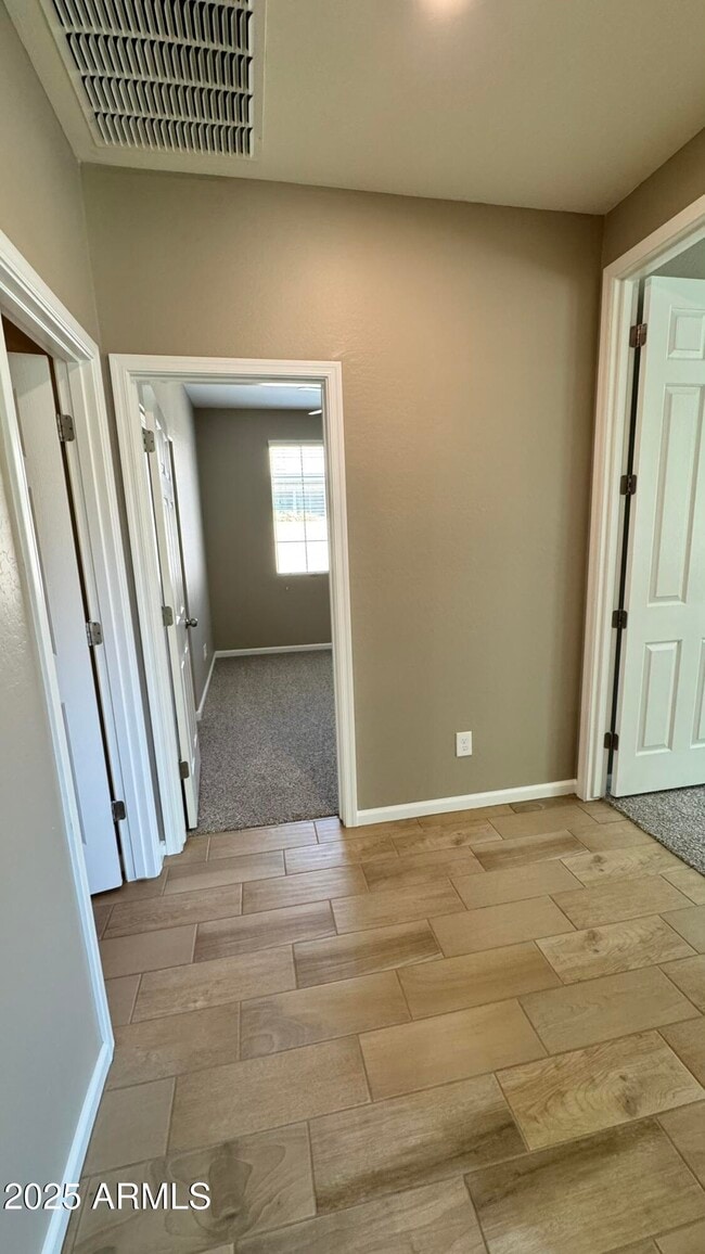 Building Photo - 3253 S Miller Dr