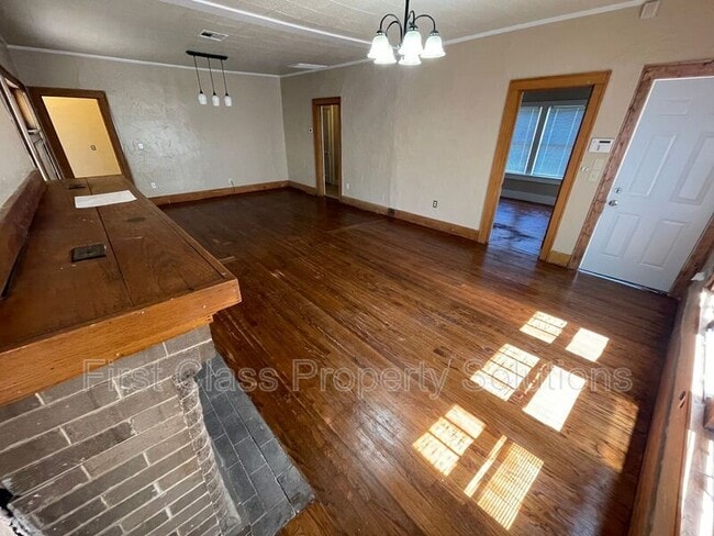 Building Photo - 121 NW 29th St