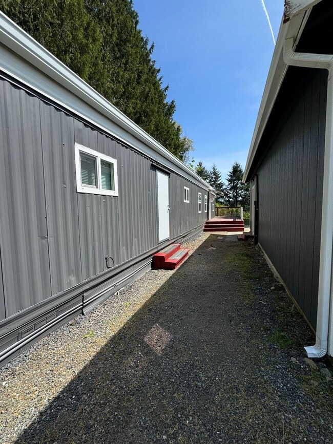 Building Photo - 2 Bedroom 1 Bathroom for rent 675 Square feet