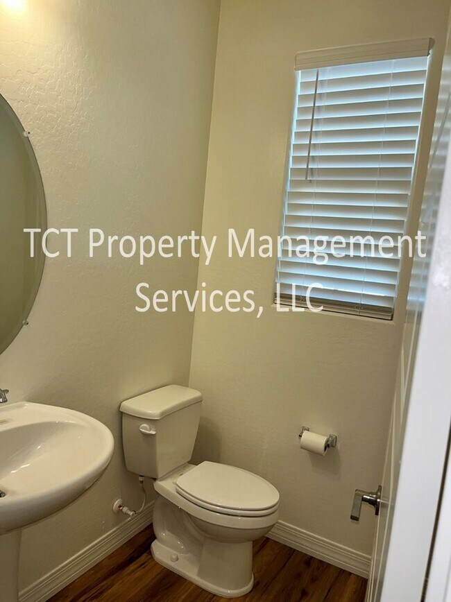 Building Photo - Beautiful Home In Gilbert Lake Community!