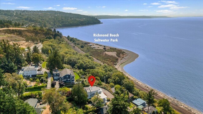 Building Photo - 5Bd/3.5Ba Shoreline House