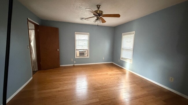 Building Photo - Adorable Rural Home in Rochester School District!