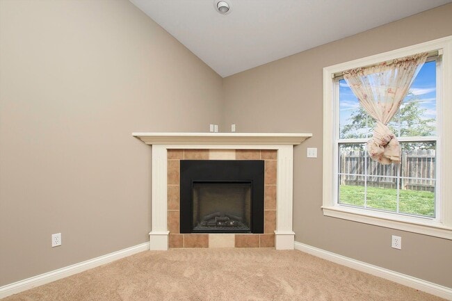 Building Photo - Charming 3 Bedroom/2 Bath in Mill Creek Manor with Spacious Garage