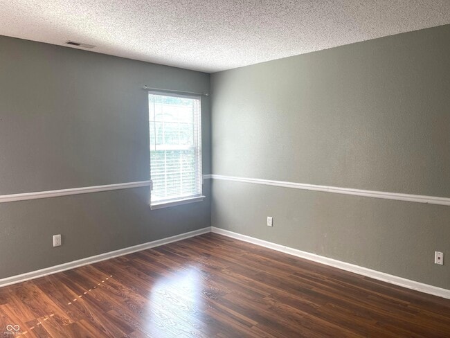 Building Photo - 1318 Crescent Dr