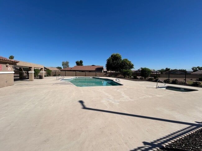 Building Photo - 15011 W Redfield Rd