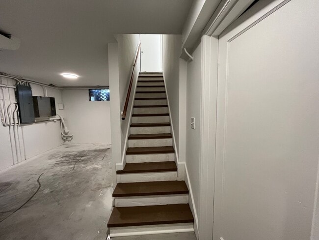 Building Photo - Newly renovated light filled 2 bedroom home with views of Rainer in Bryn Mawr-Skyway!