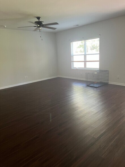 Building Photo - 214 Great Bend Dr