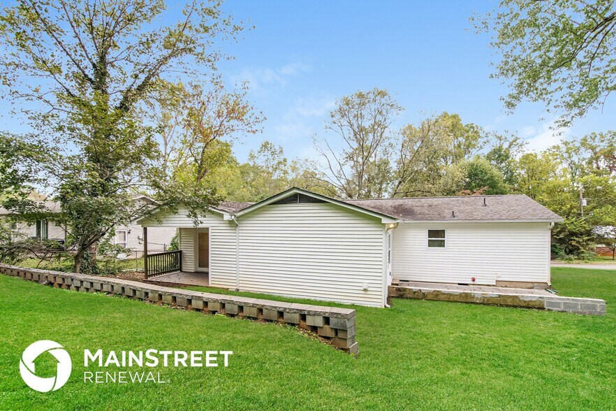 Building Photo - 1049 Roswell Rd