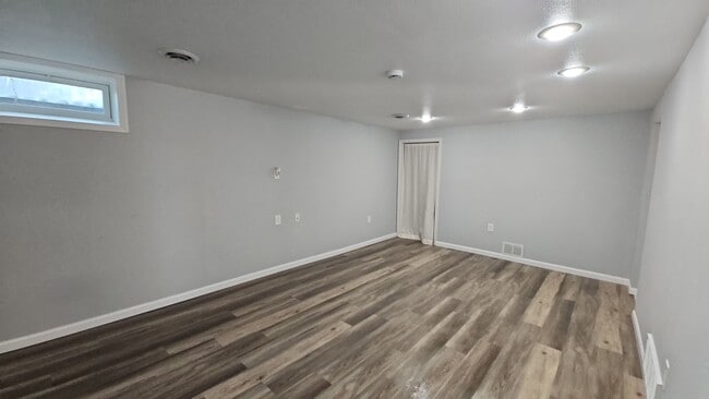 Building Photo - 707-713 13th Ave