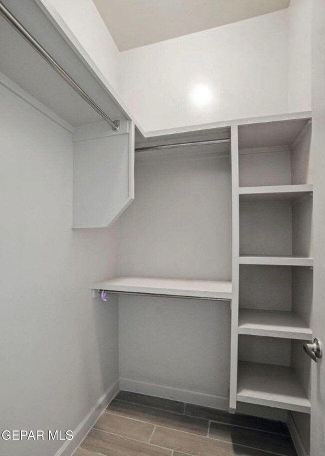 Building Photo - 313 Vin Raliuga Ct
