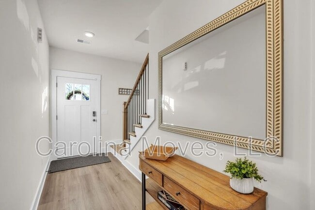 Building Photo - 860 Pleasant Fls Dr